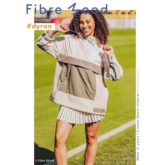 Jas dyron van fibre mood gemaakt van waterdichte middengrijze nylon stof voor sport en outdoor kleding.