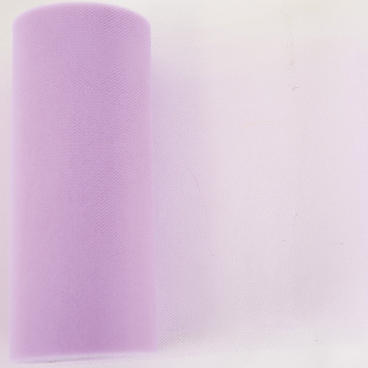 Rol tule in de kleur lila.