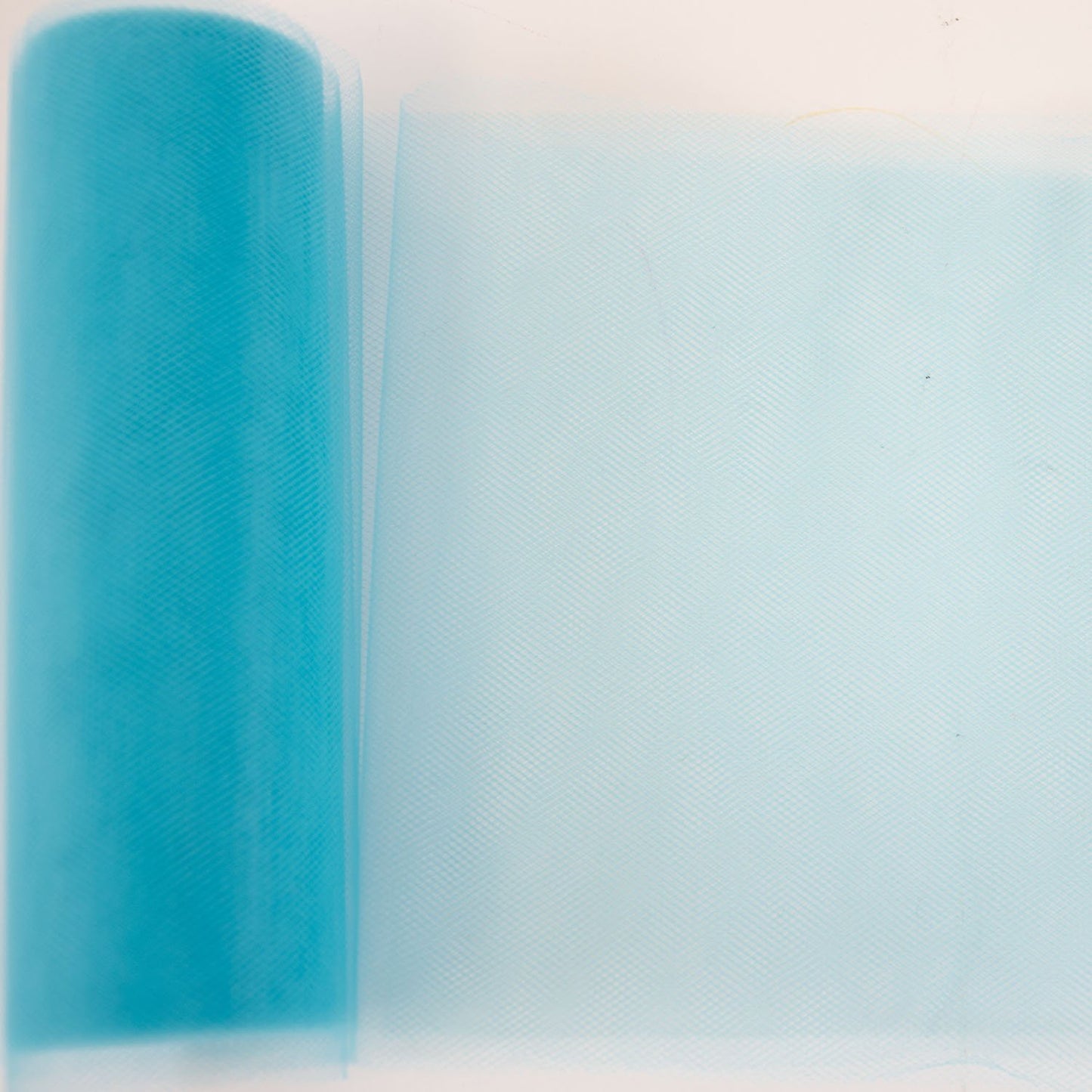 Rol tule in de kleur turquoise.