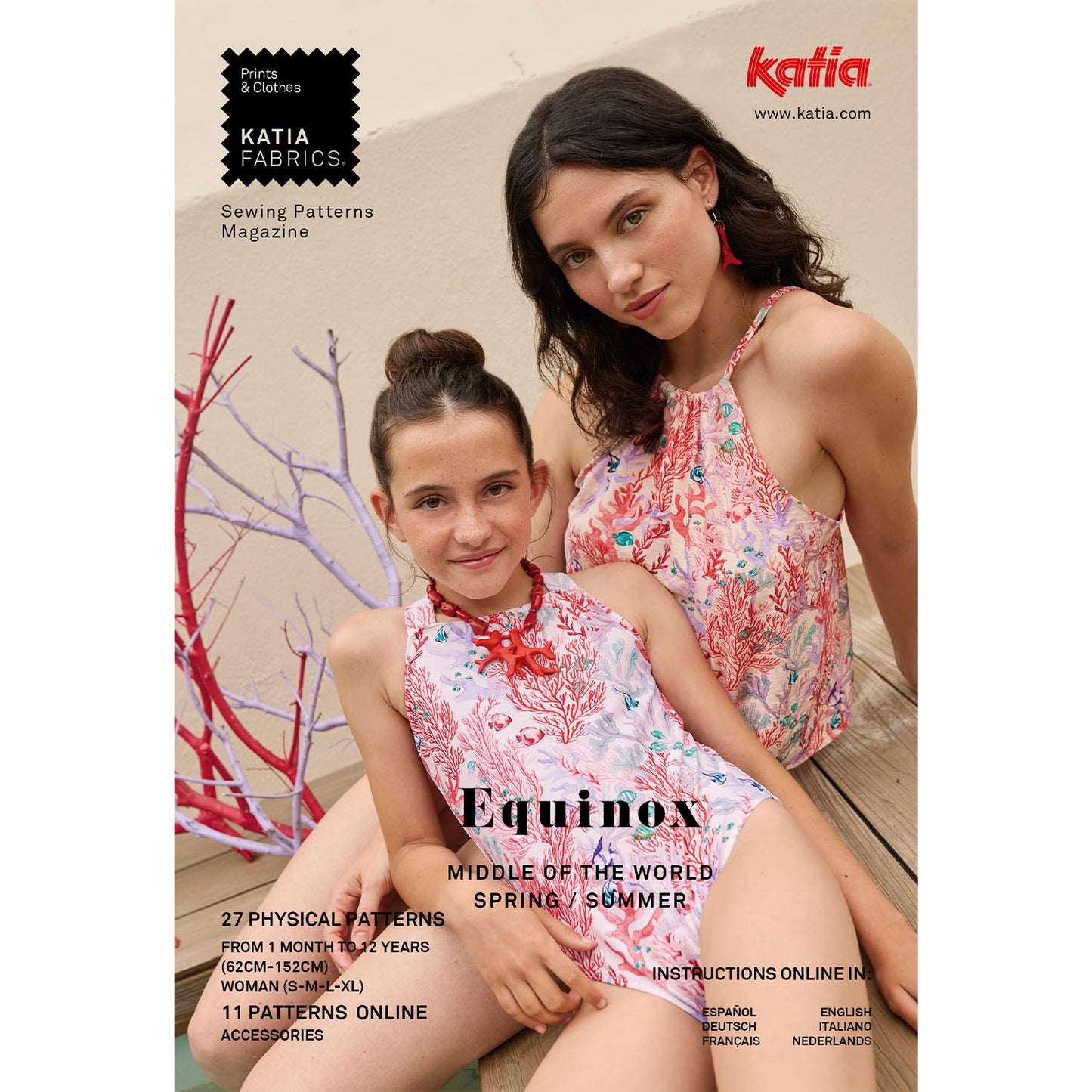 Het nieuwe zomer naaipatronen magazine van Katia Fabrics met naaipatronen zoals een badpak, bikini, zwembroek, jurken, babykleding en tassen.