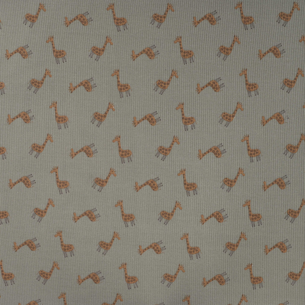 Ribtricot stof kaki met giraffen voor bijvoorbeeld babykleding.