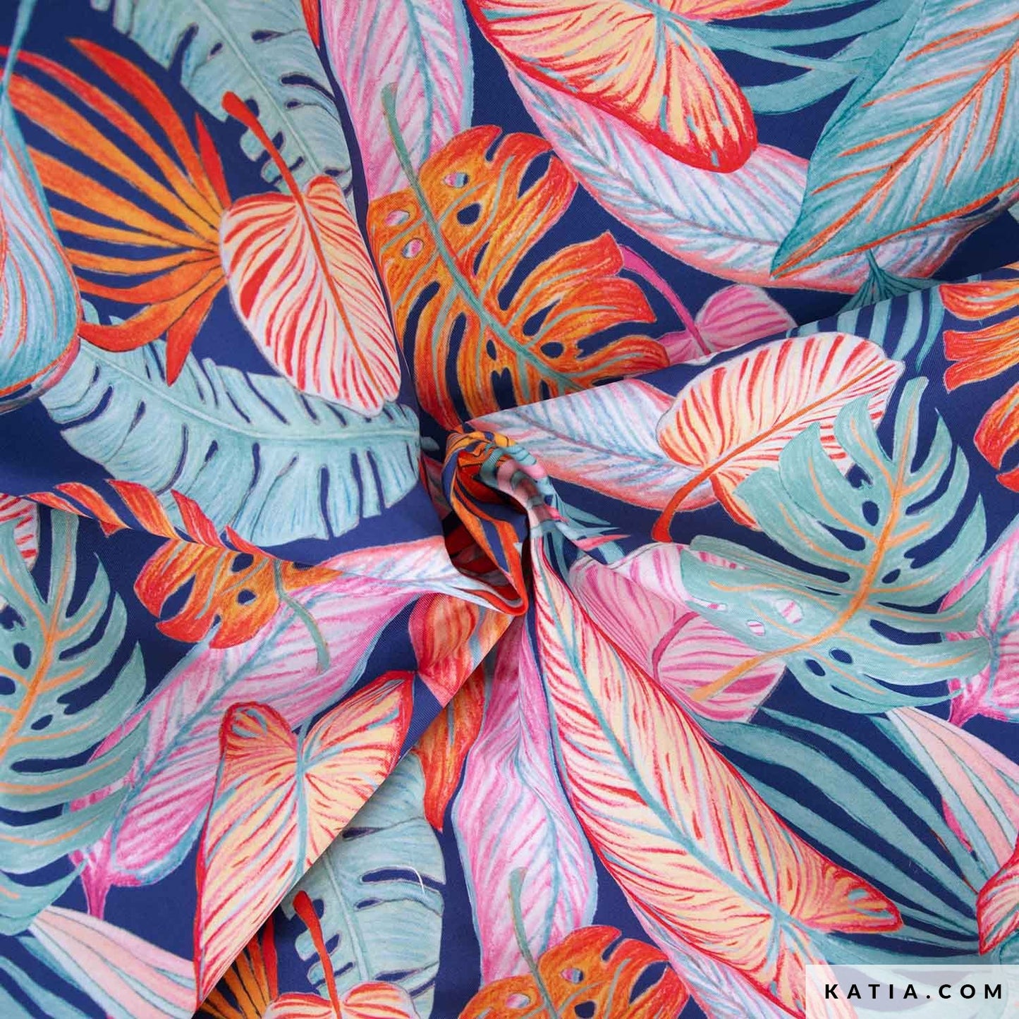 Felgekleurde blauw, oranje, roze en turquoise stof met grote bladeren voor het maken van zwembroeken en zwemshorts voor mannen en jongens.